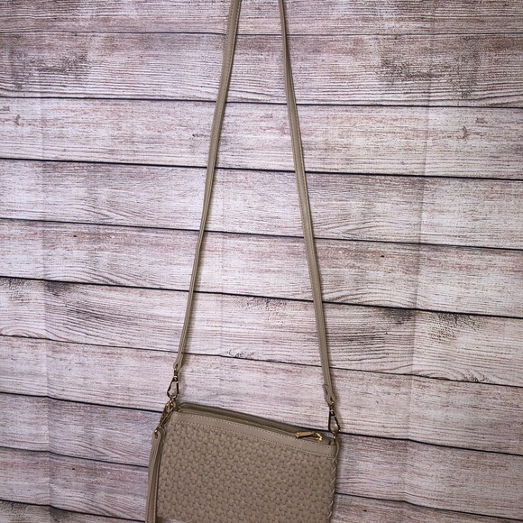 Charming Charlie Basket Weave Wristlet Crossbody - Picture 3 of 9